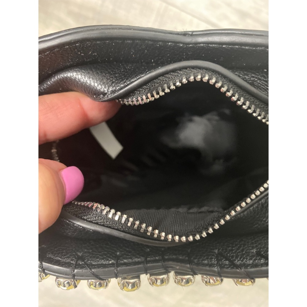 Love my stud crossbody bag 🖤(Black) - Picture 9 of 10